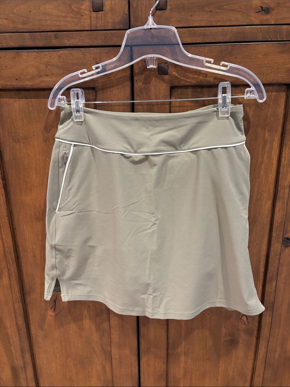 Athleta light sage green athletic skort with white trim
